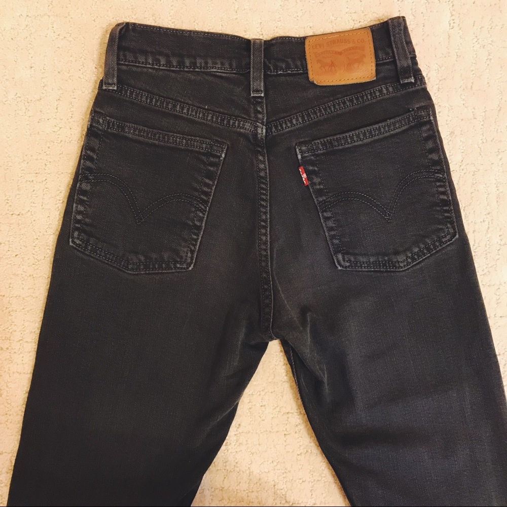 🌻 Vintage High Waisted Levi’s Jeans - Picture 5 of 8